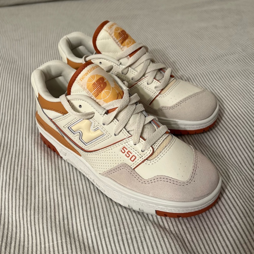 NEW New Balance 550 sneakers, Size 6.5 embossed-logo low-top sneakers